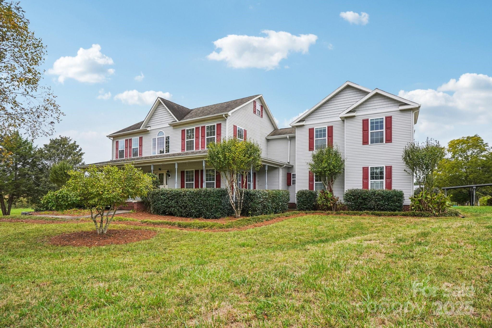 325 North Moose Road Mount Pleasant, NC 28124 - Photo 3 of 28 a front view of house with yard and green space