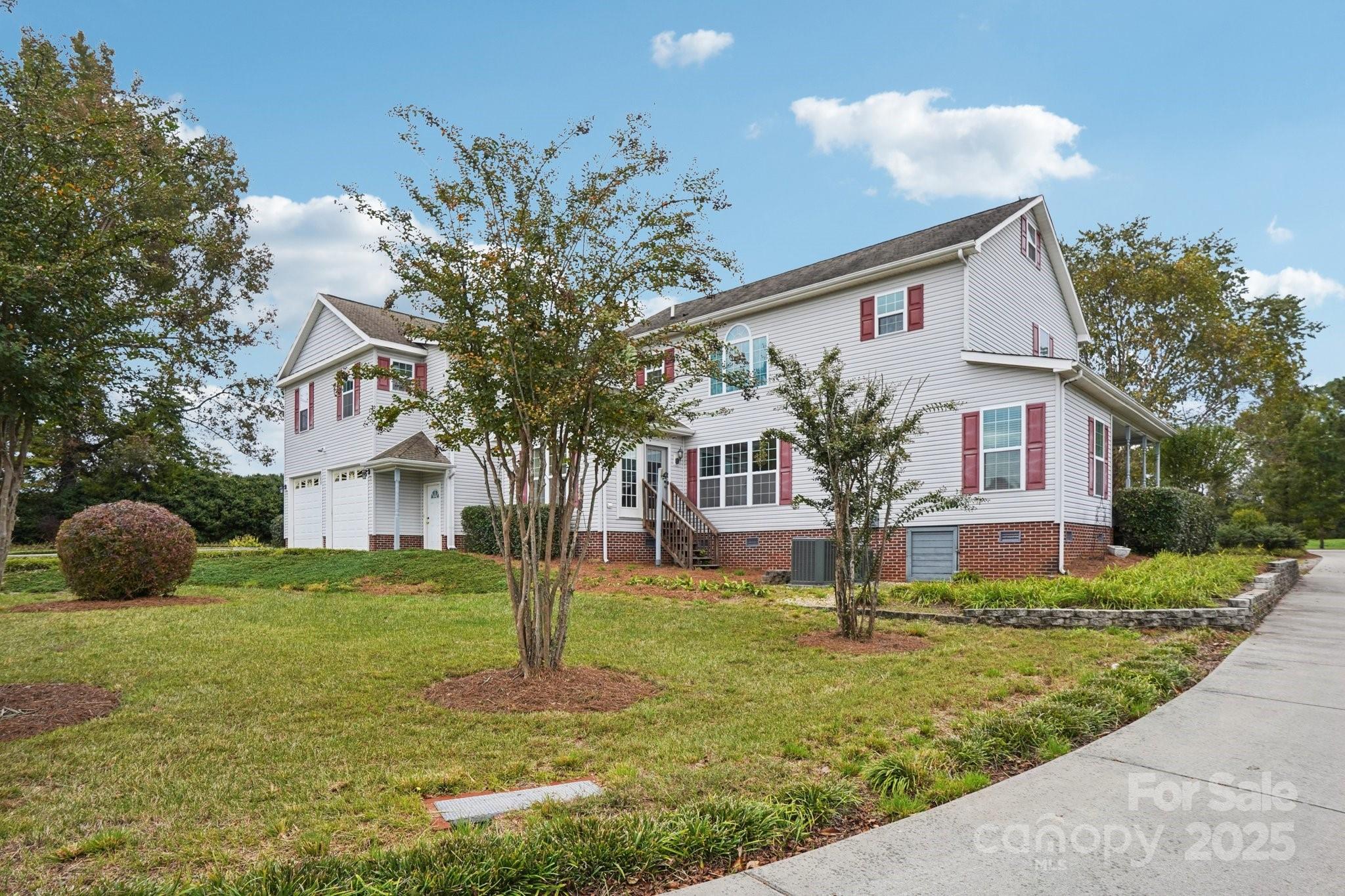 325 North Moose Road Mount Pleasant, NC 28124 - Photo 5 of 28 a front view of a house with garden