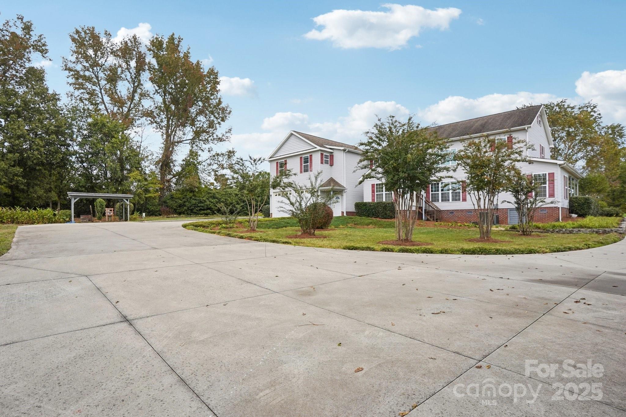 325 North Moose Road Mount Pleasant, NC 28124 - Photo 7 of 28 a front view of house with yard and green space