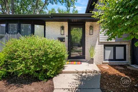 $499,999 | 18-w088 Claremont Drive, Darien, IL 60561