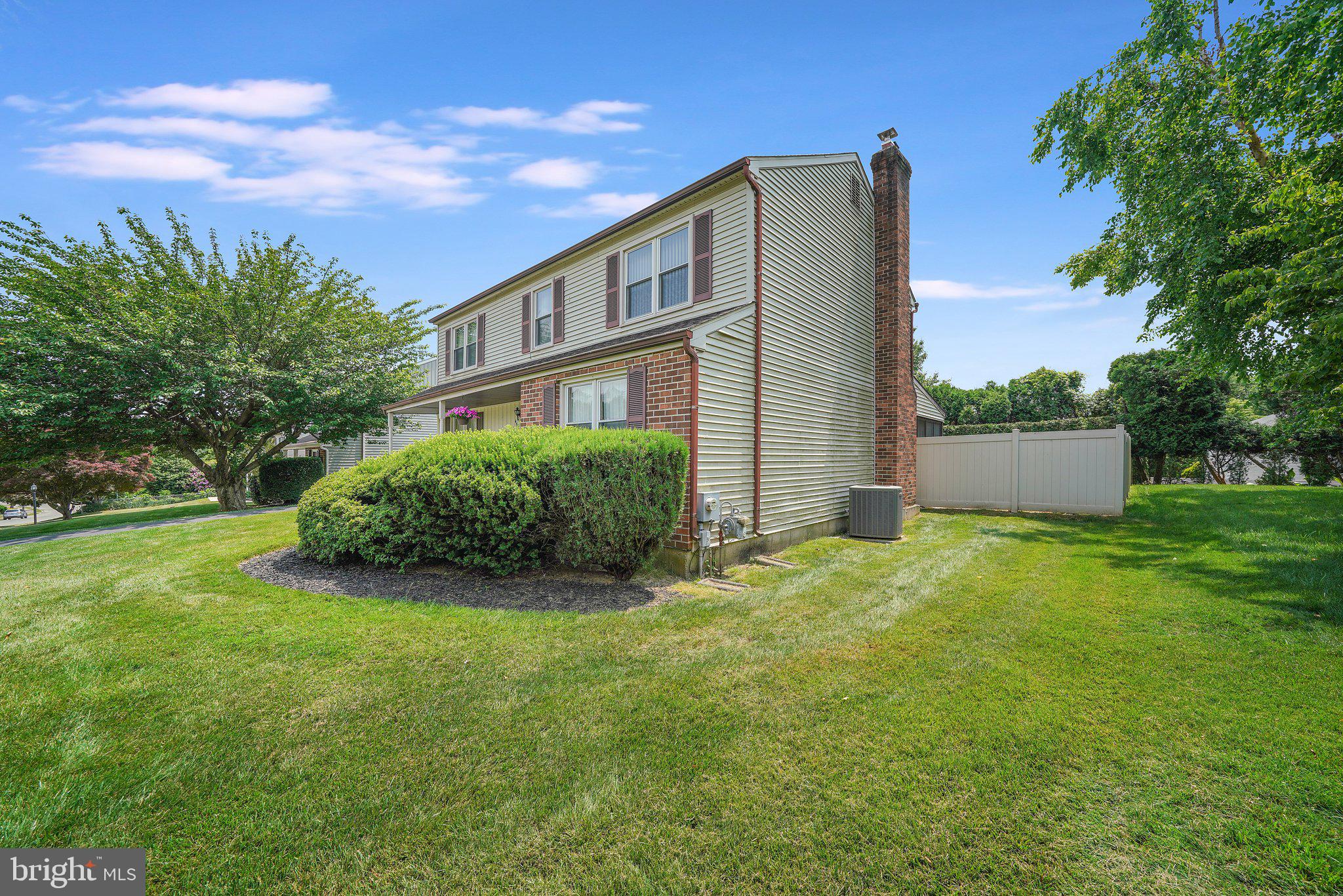 495 Ridge Lane Springfield, PA 19064 - Photo 5 of 43 Exterior Side