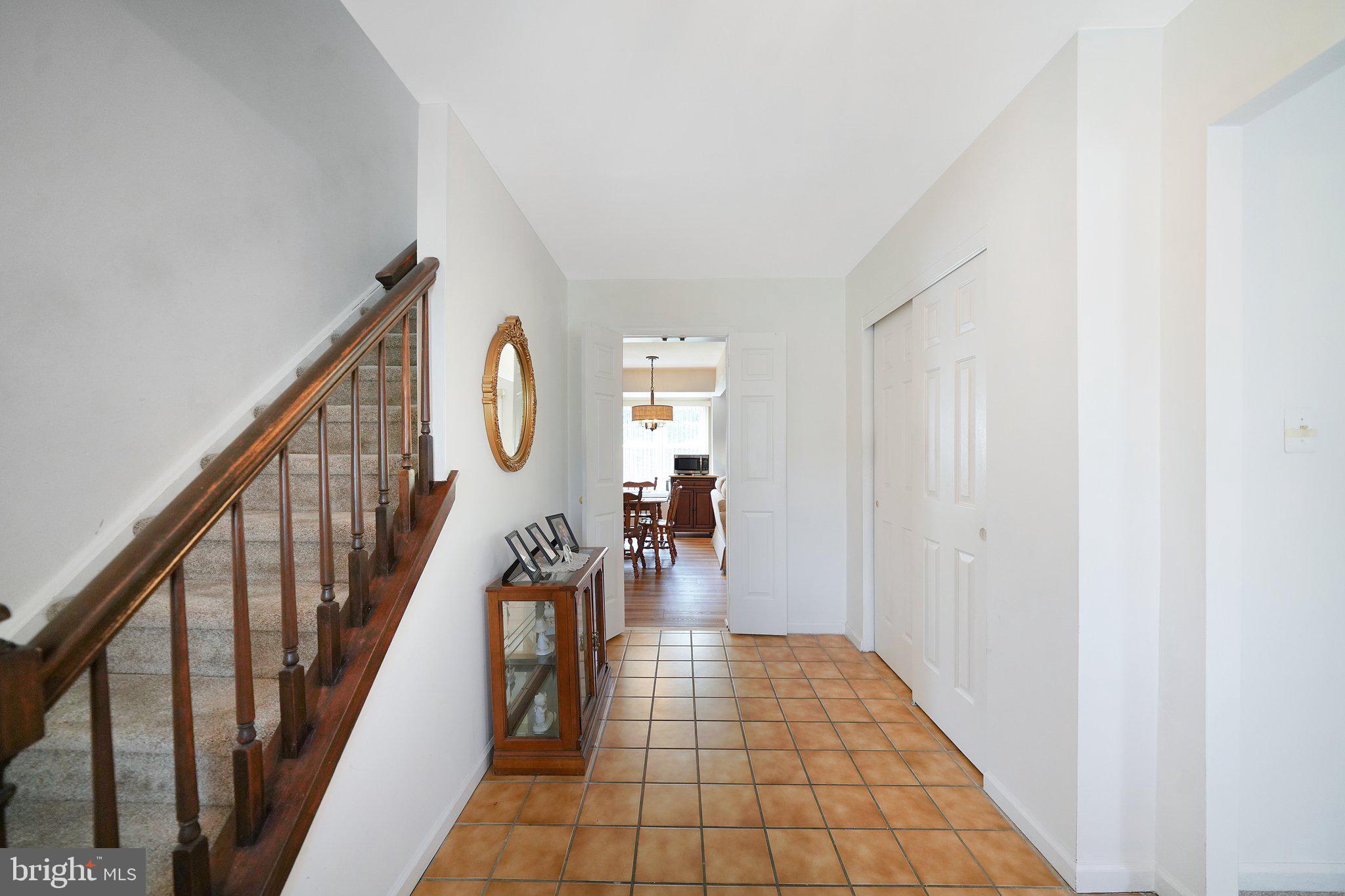 495 Ridge Lane Springfield, PA 19064 - Photo 6 of 43 Foyer