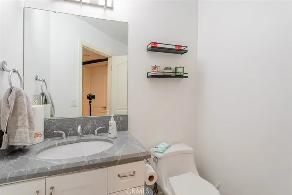 $730,000 | 626 East Orange Grove Avenue, Unit 204, Burbank, CA 91501