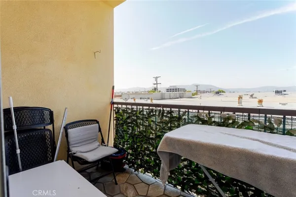 $730,000 | 626 East Orange Grove Avenue, Unit 204, Burbank, CA 91501