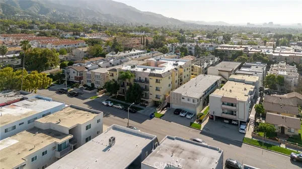$730,000 | 626 East Orange Grove Avenue, Unit 204, Burbank, CA 91501