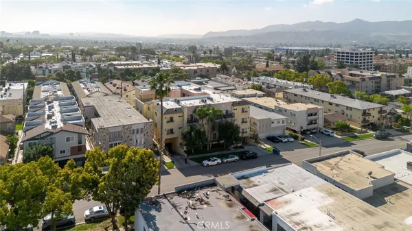 $730,000 | 626 East Orange Grove Avenue, Unit 204, Burbank, CA 91501