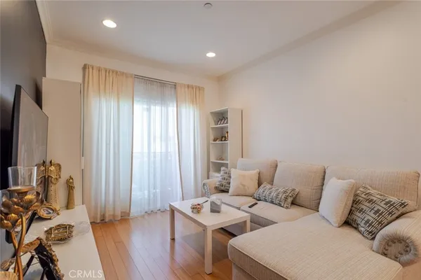 $730,000 | 626 East Orange Grove Avenue, Unit 204, Burbank, CA 91501