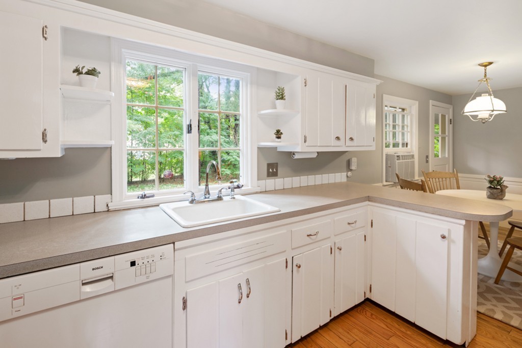 27 Brewster Road Hingham, MA 02043 - Photo 11 of 26 Gallery Image 11