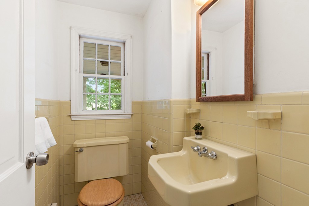 27 Brewster Road Hingham, MA 02043 - Photo 14 of 26 Gallery Image 14