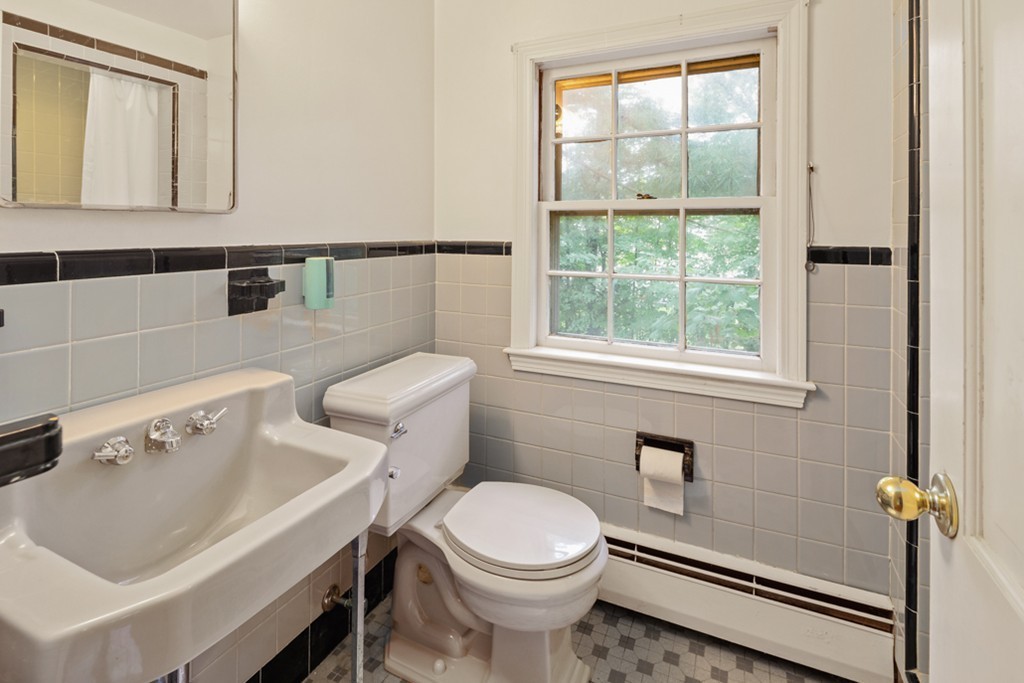 27 Brewster Road Hingham, MA 02043 - Photo 18 of 26 Gallery Image 18