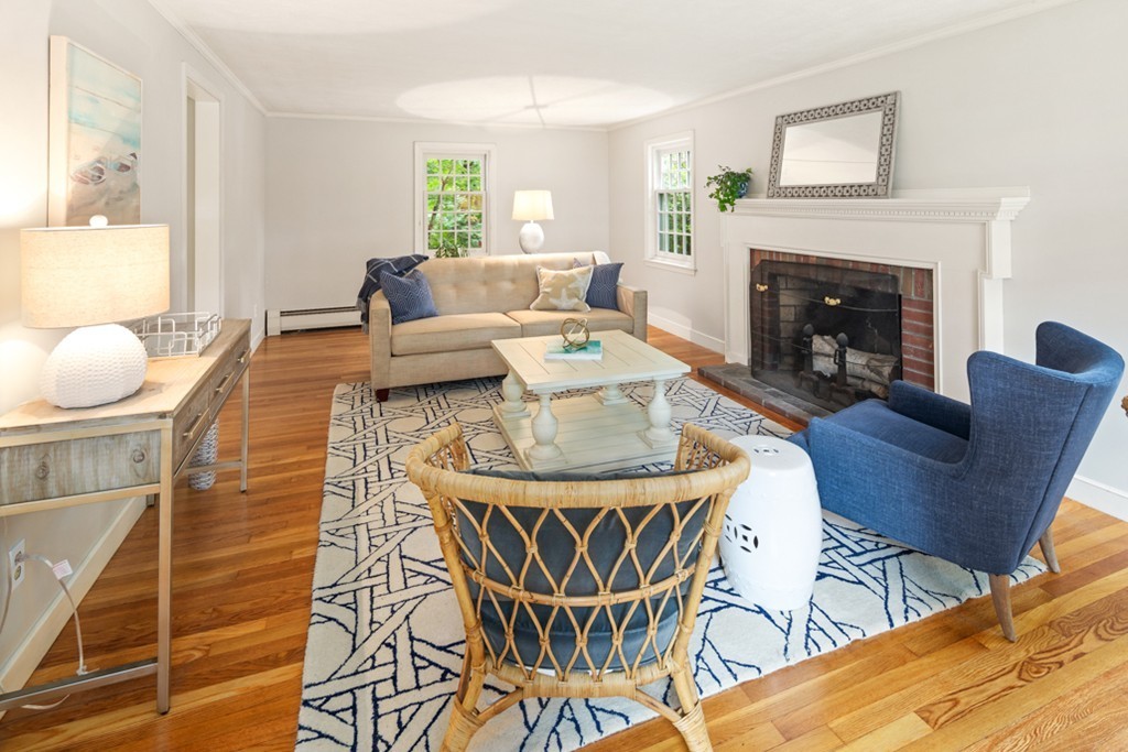 27 Brewster Road Hingham, MA 02043 - Photo 4 of 26 Gallery Image 4