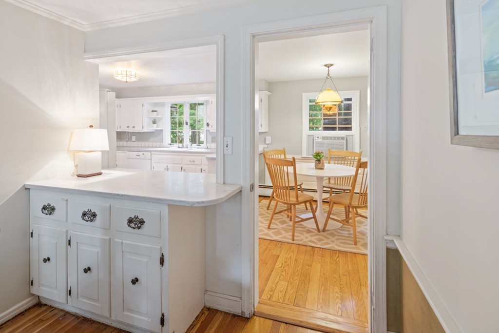27 Brewster Road Hingham, MA 02043 - Photo 8 of 26 Gallery Image 8