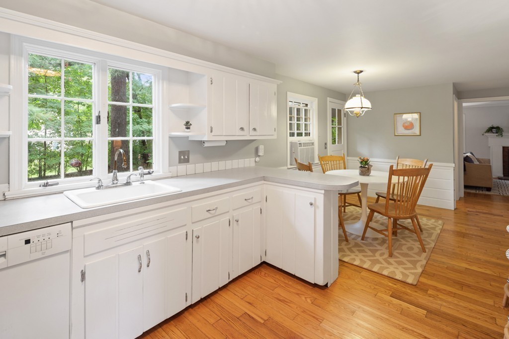 27 Brewster Road Hingham, MA 02043 - Photo 10 of 26 Gallery Image 10