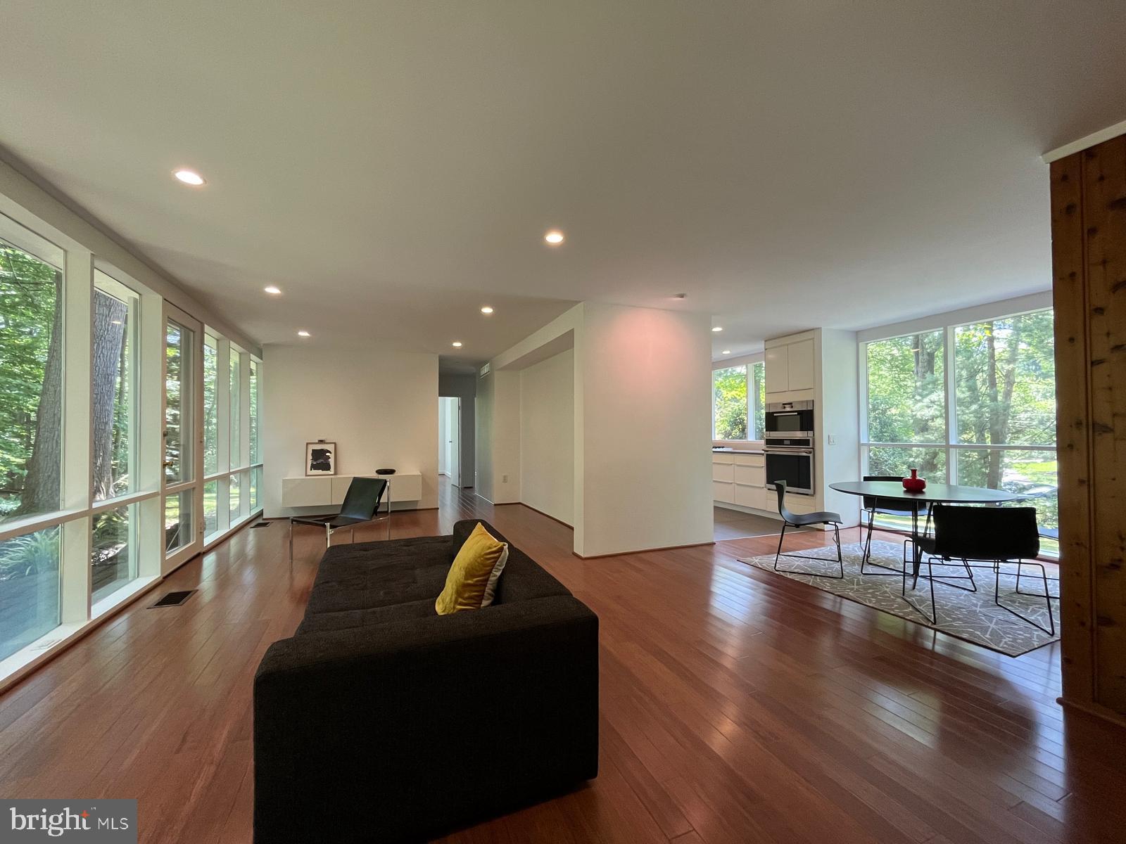 7209 Beechwood Road Alexandria, VA 22307 - Photo 2 of 12 Living Room