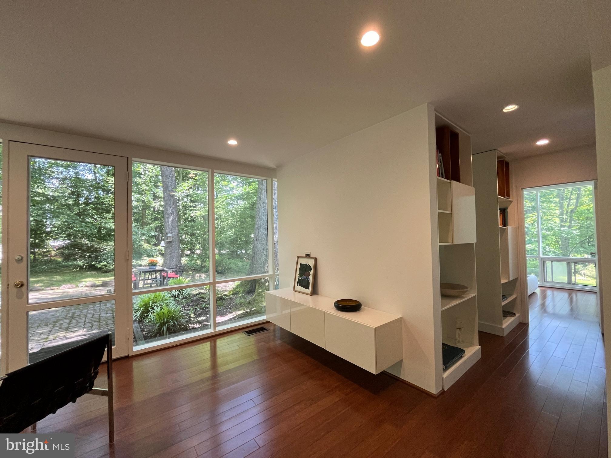 7209 Beechwood Road Alexandria, VA 22307 - Photo 5 of 12 Media Wall