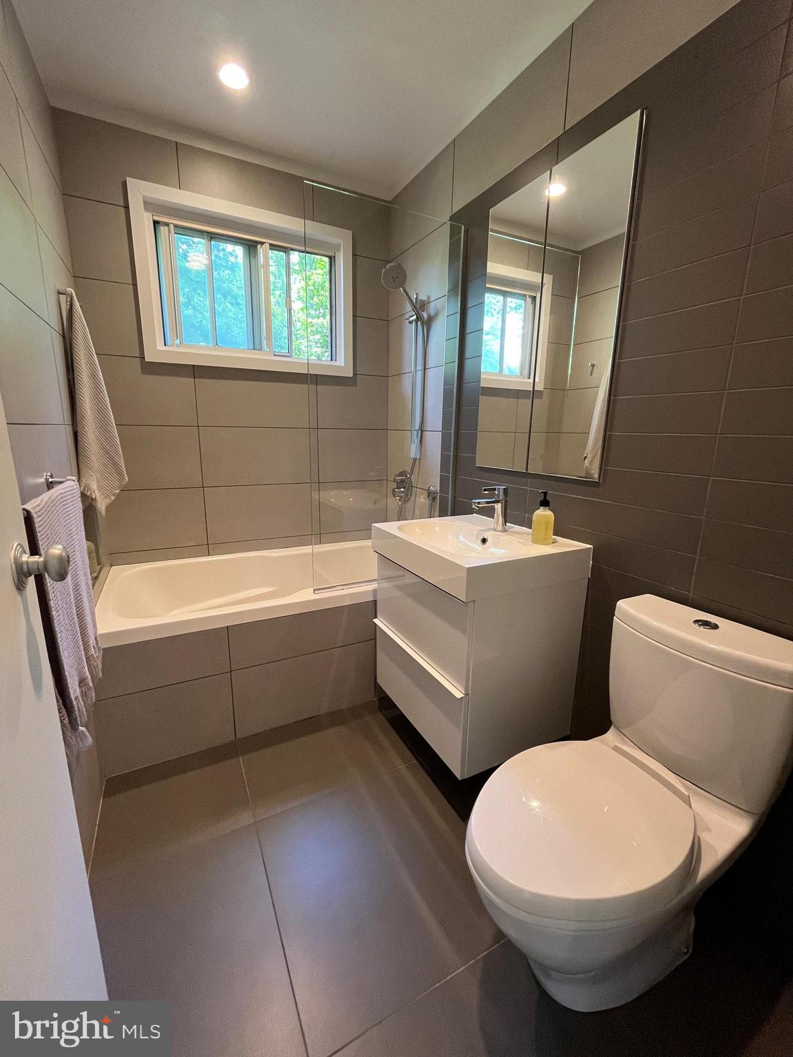 7209 Beechwood Road Alexandria, VA 22307 - Photo 7 of 12 Bathroom