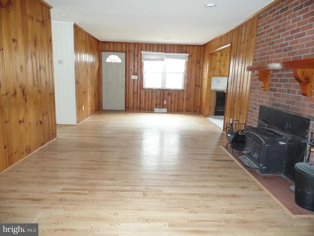 29703 Dover Road Easton, MD 21601 - Photo 4 of 11 Living Room