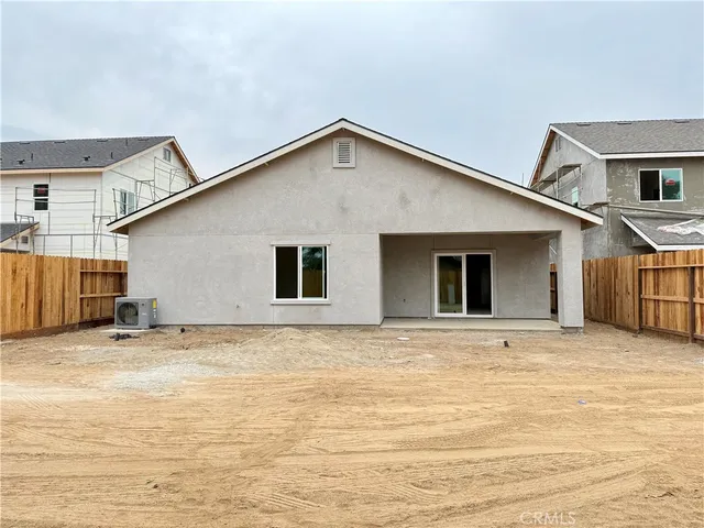 a view of a house with yard