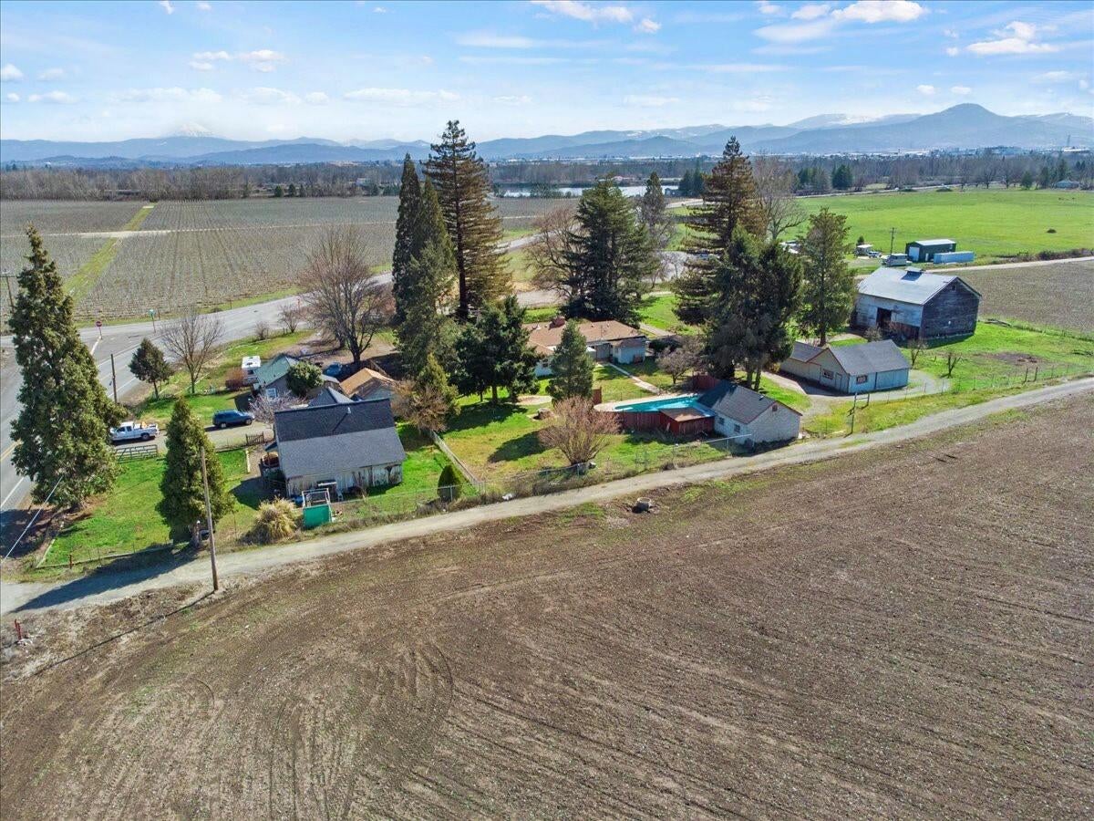 9445 Table Rock Road White City, OR 97503 - Photo 4 of 55 B
