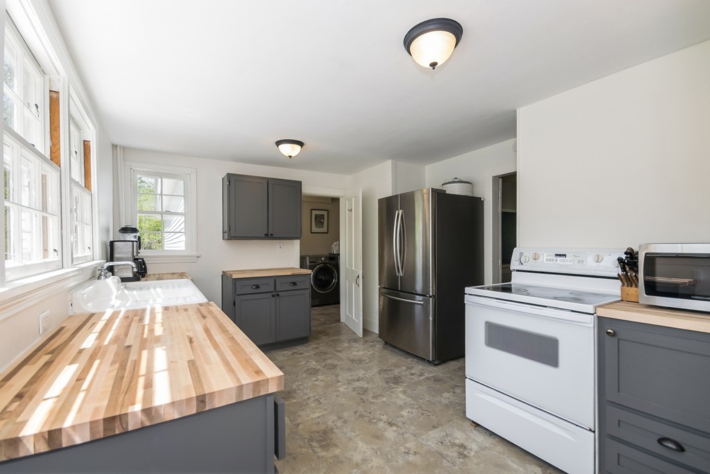 101 Chestnut Plain Road Whately, MA 01093 - Photo 6 of 30 Gallery Image 6
