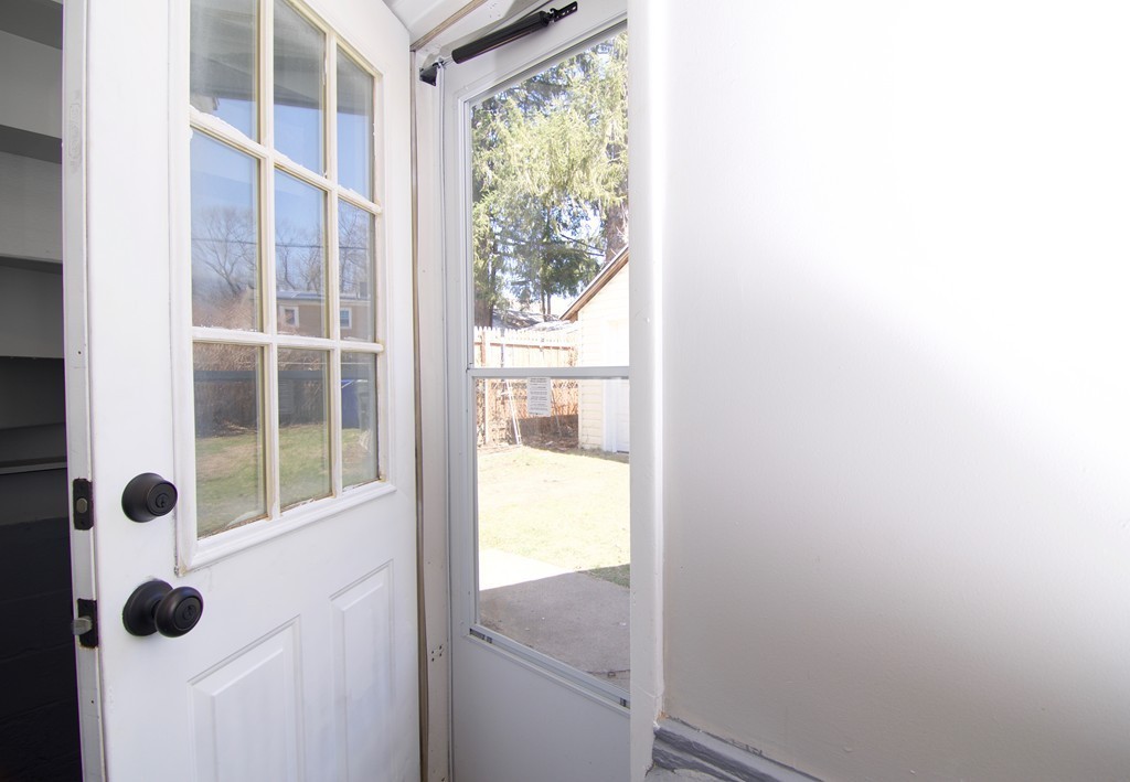 77 Huron Street Springfield, MA 01104 - Photo 21 of 30