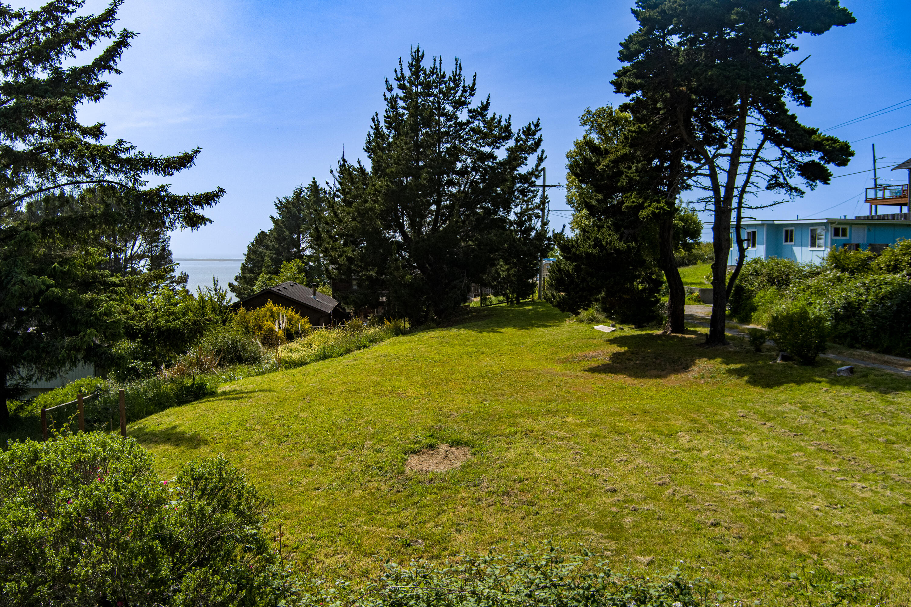 6498 Bell Terrace Road Eureka, CA 95503 - Photo 2 of 36