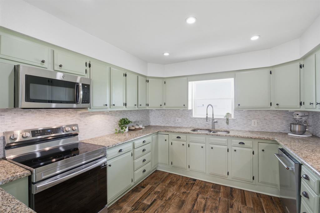 698 Hackberry Road Van Alstyne, TX 75495 - Photo 9 of 34