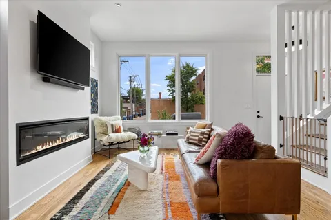 $1,225,000 | 610 North Damen Avenue, Chicago, IL 60612