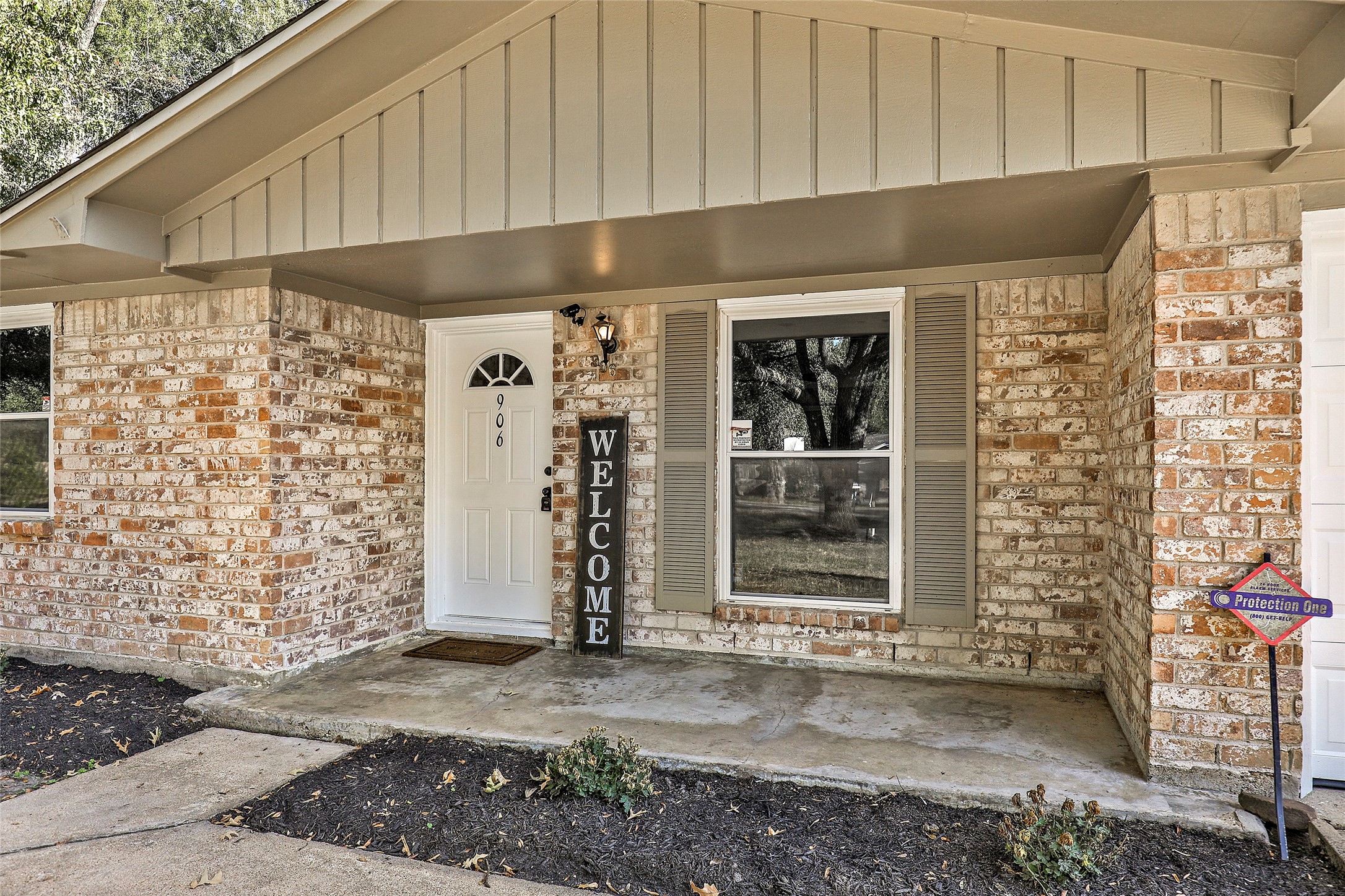 The quaint front porch welcomes you home.