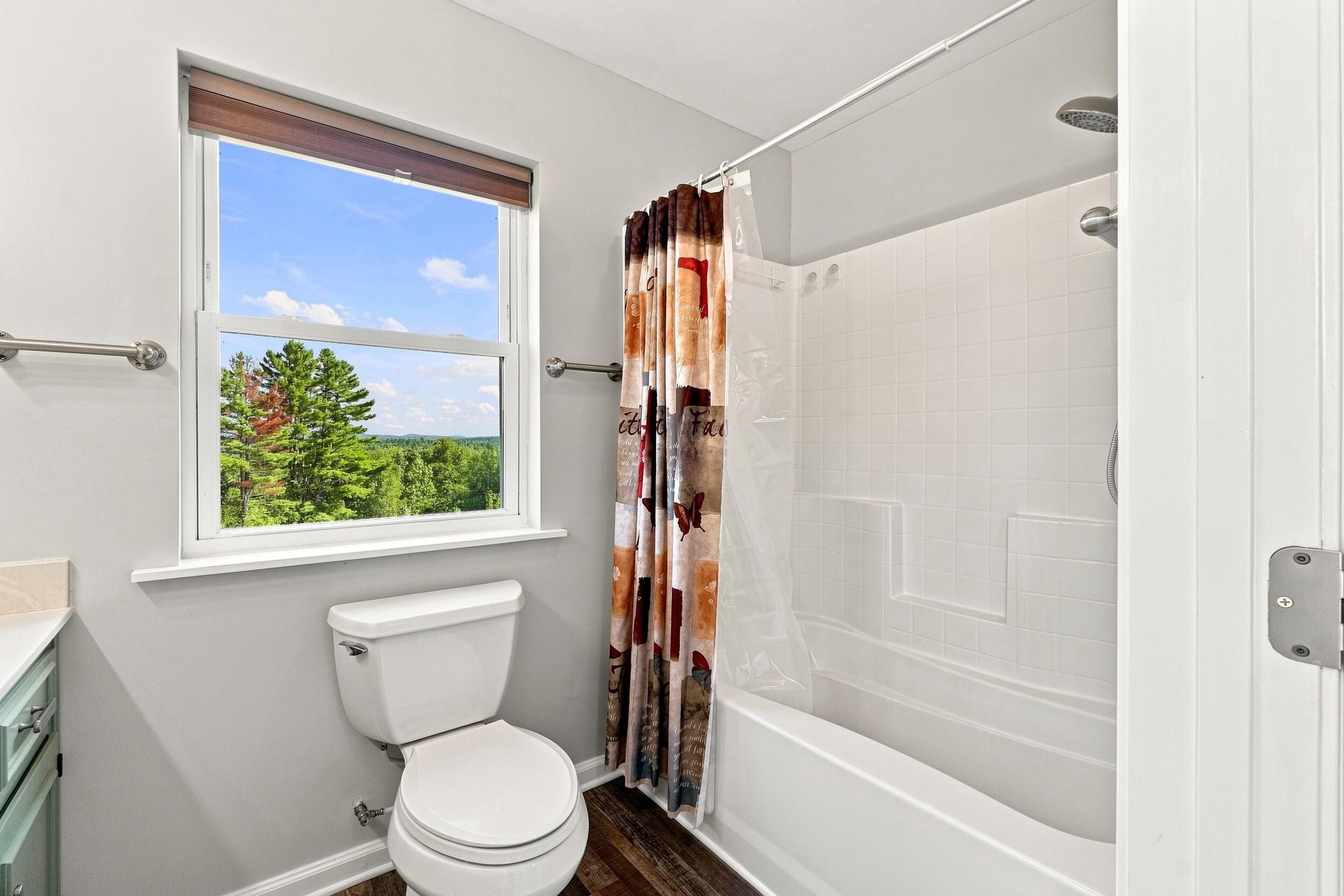 395 Lee Road Lincoln, ME 04457 - Photo 31 of 61 032_395lee_second_floor_bath_view_2