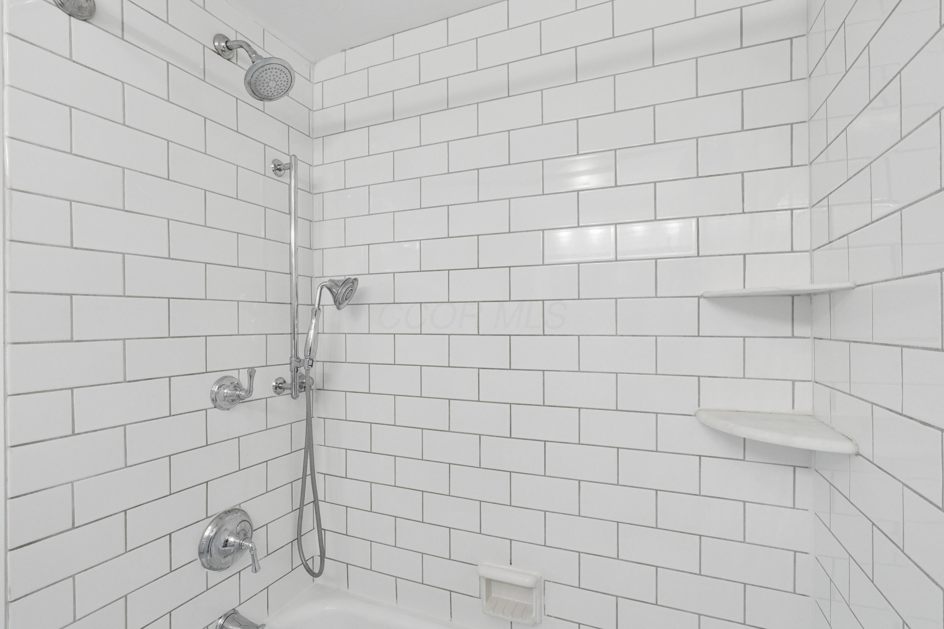 2088 Inchcliff Road Columbus, OH 43221 - Photo 28 of 49 Bathroom 2-2