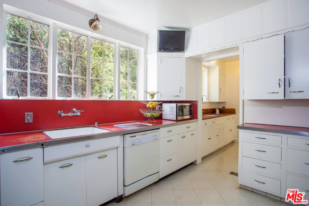 1000 Stone Canyon Road Los Angeles, CA 90077 - Photo 18 of 37