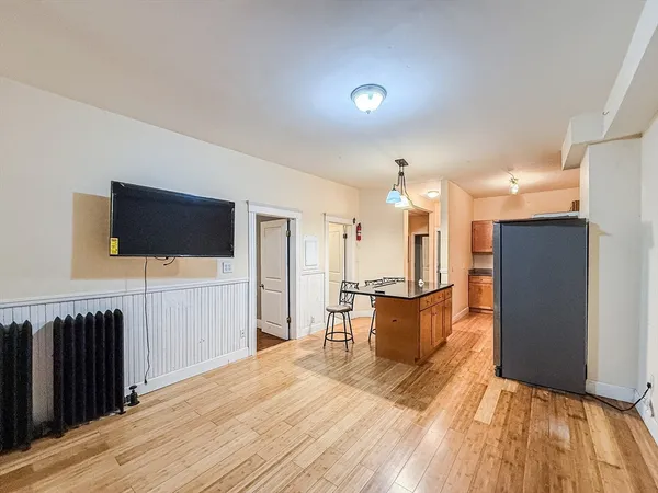 $3,200 | 120 Gladstone Street, Unit 3, Boston, MA 02128