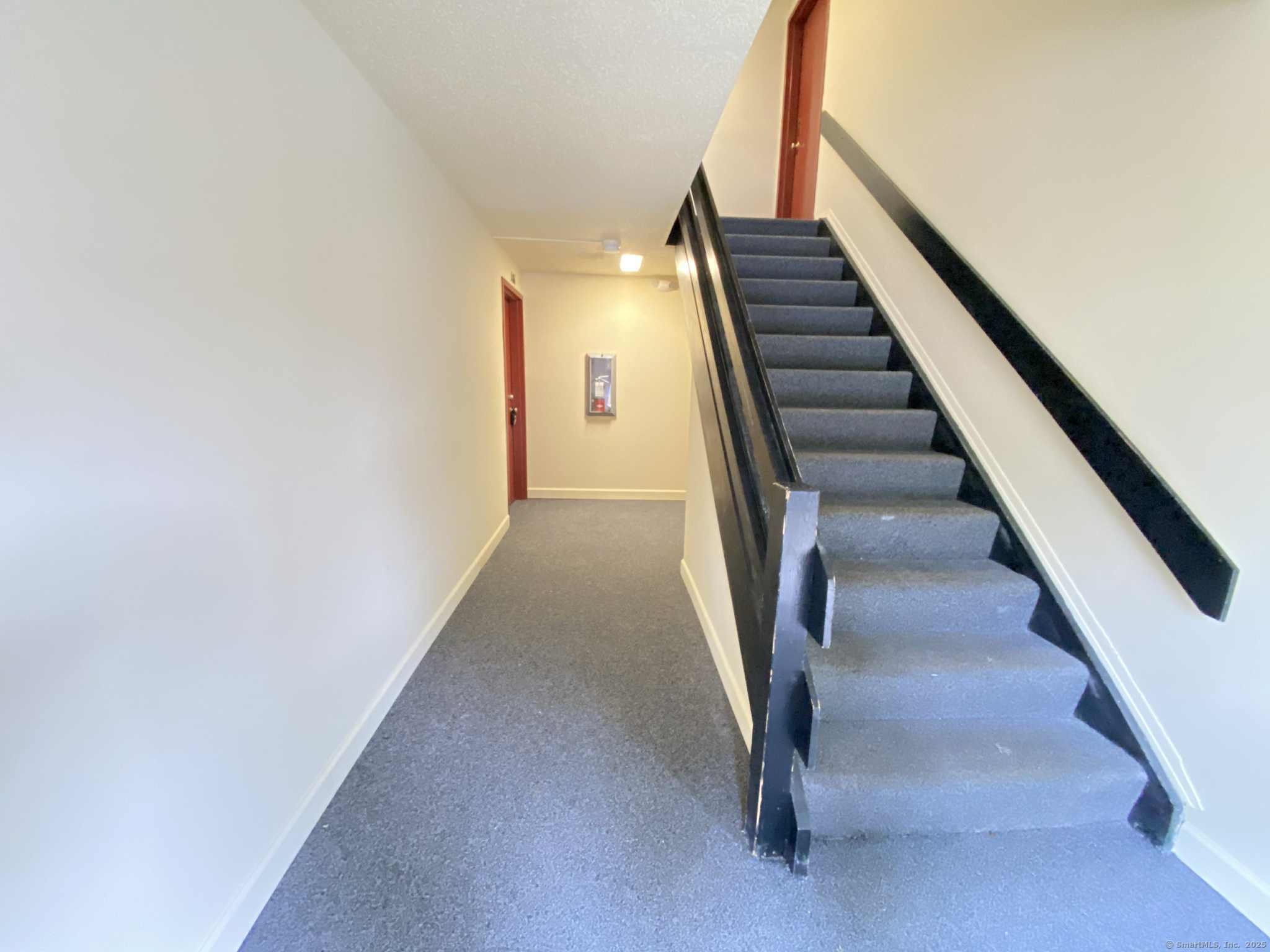 7 Padanaram Road, Unit I181 Danbury, CT 06811 - Photo 13 of 20 a view of entryway