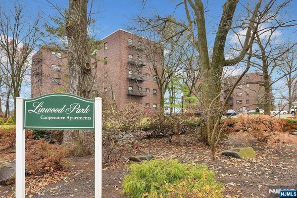 $2,355 | 3031 Edwin Avenue, Unit 5C, Fort Lee, NJ 07024