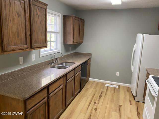 415 Mills Darden Road Lexington, TN 38351 - Photo 6 of 30 a bathroom with a sink and a mirror