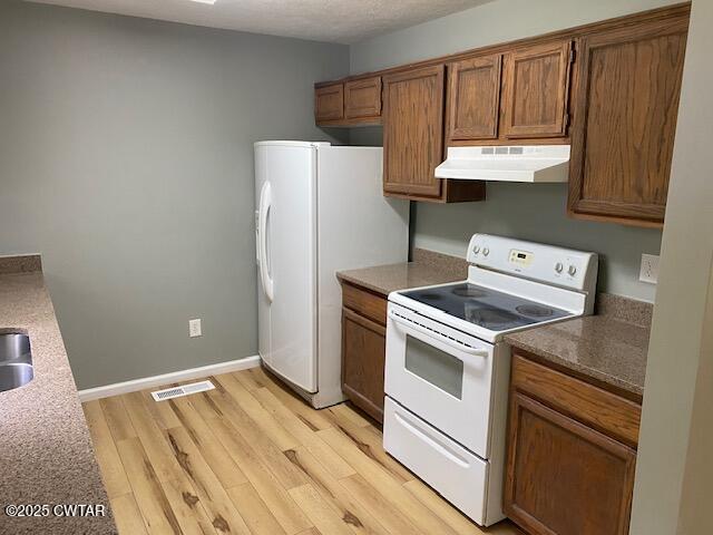415 Mills Darden Road Lexington, TN 38351 - Photo 7 of 30 a kitchen with a stove top oven and refrigerator