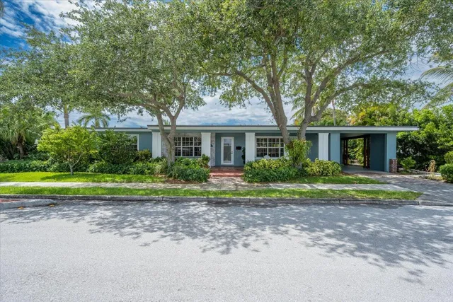 $5,500 | 2201 North Lakeside Drive, Lake Worth Beach, FL 33460