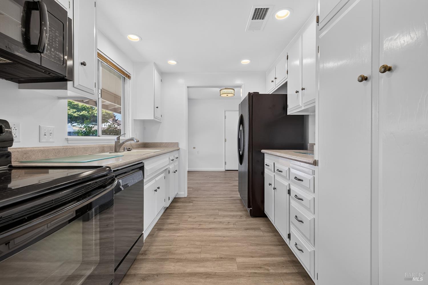 2 Valley Green Street Santa Rosa, CA 95409 - Photo 9 of 37 Gallery Image 9