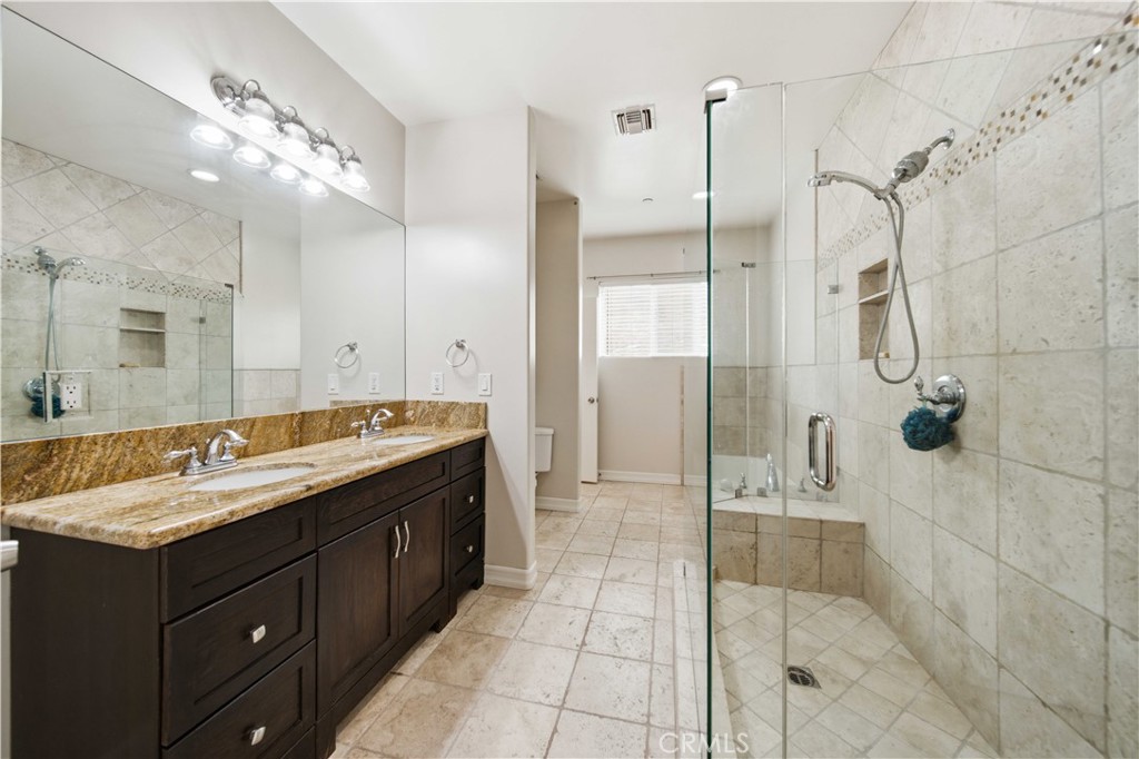 13675 Davenport Road Agua Dulce, CA 91390 - Photo 29 of 51 Upstairs full Bathroom