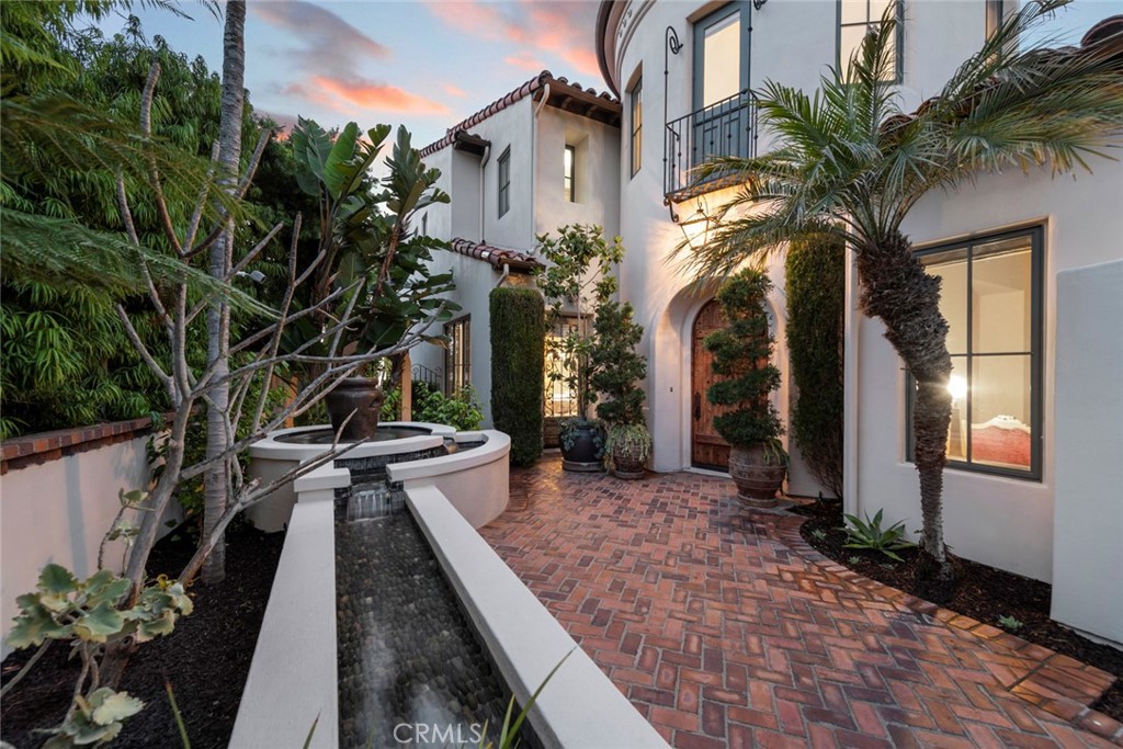 40 Timor Sea Newport Coast, CA 92657 - Photo 4 of 50 a view of a house with a patio