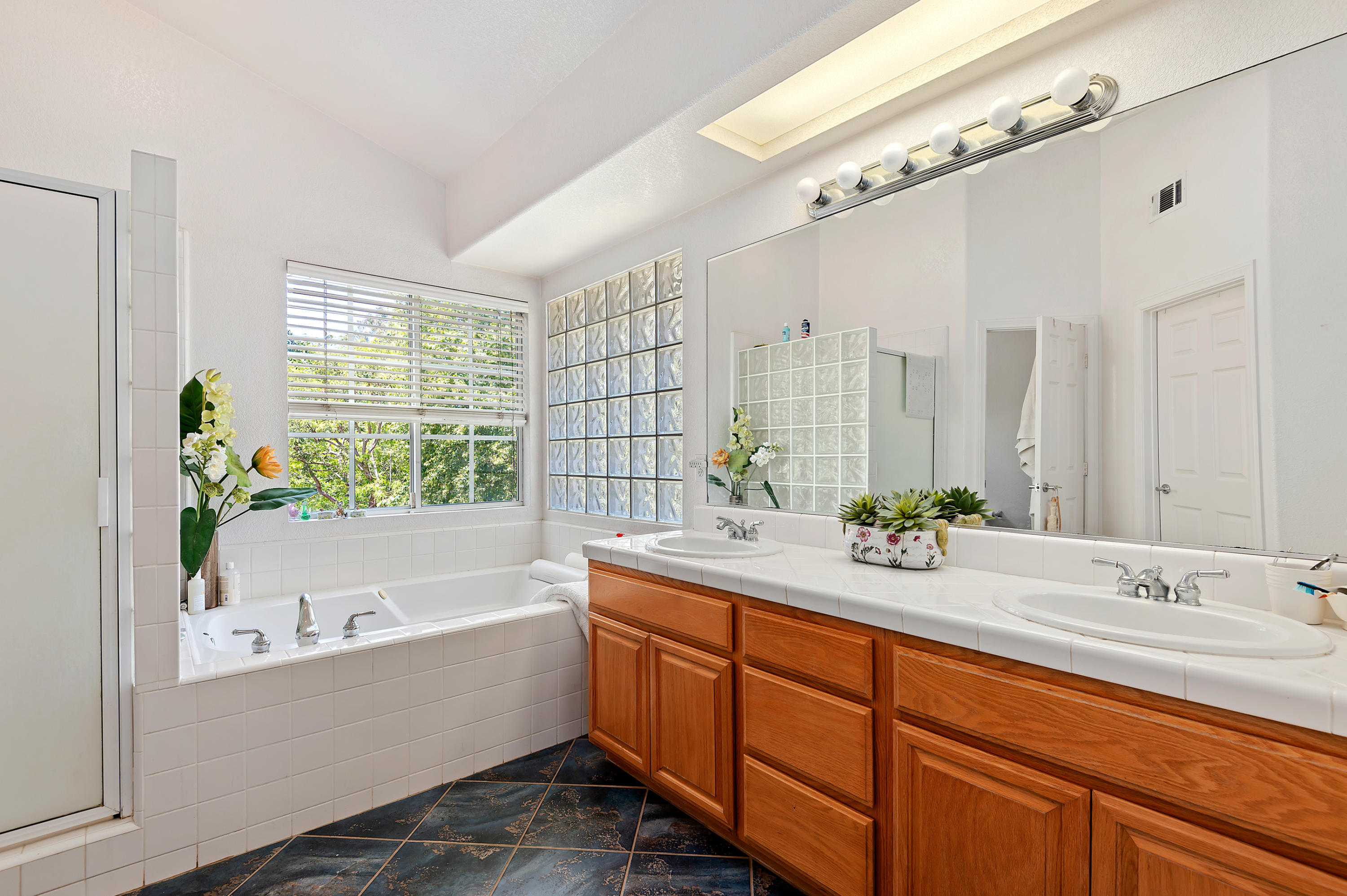 3709 Hitchcock Ranch Road Santa Barbara, CA 93105 - Photo 12 of 23 15 - Primary Bathroom