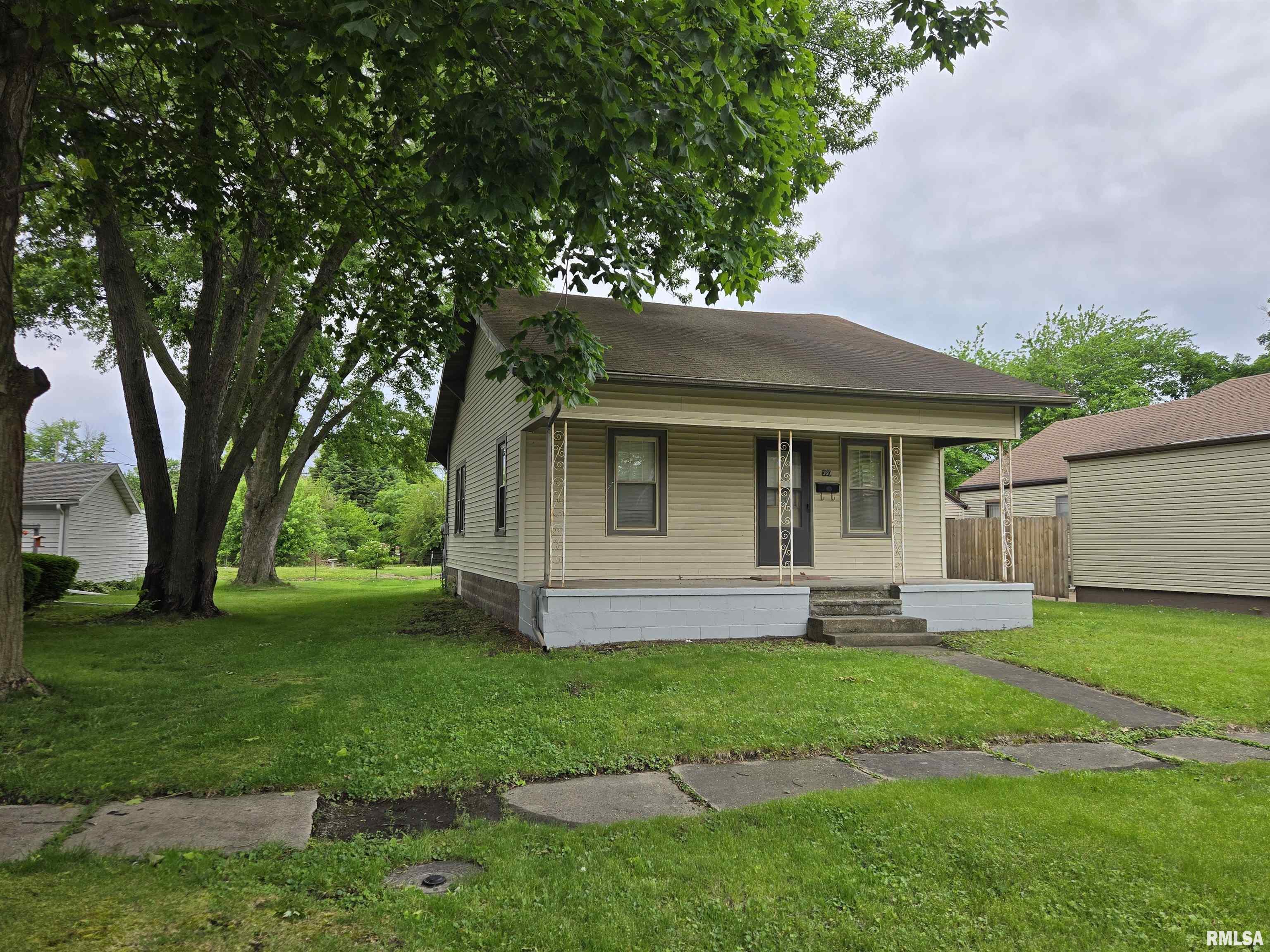 360 West Wells Street Bushnell, IL 61422 - Photo 2 of 15