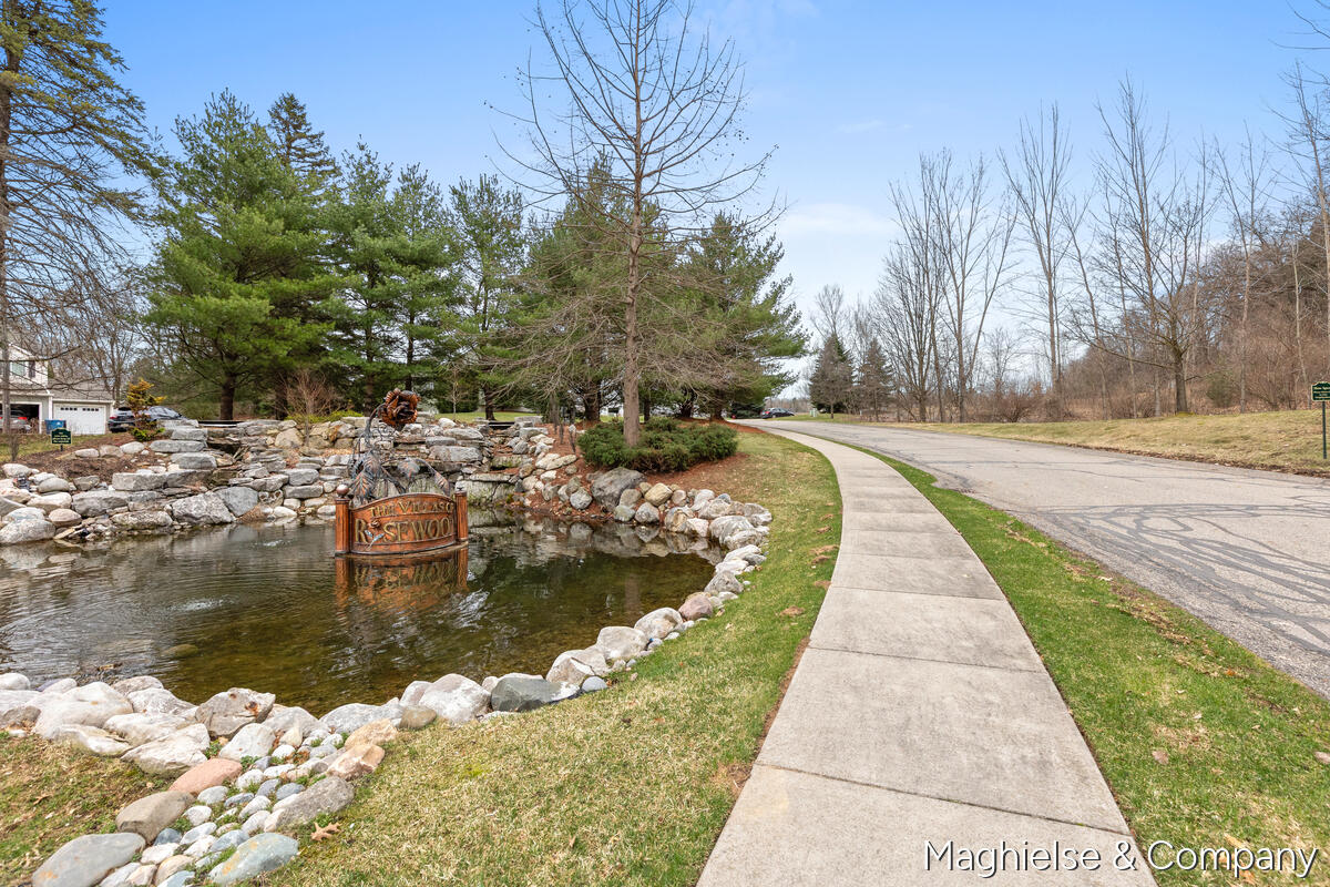 8374 Rose Ridge Drive, Unit 70 Rockford, MI 49341 - Photo 5 of 38