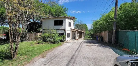 a view of a back yard of the house
