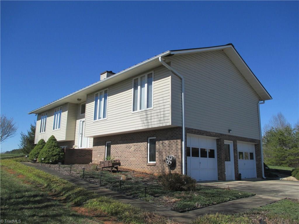 1320 Falcon Road East Bend, NC 27018 - Photo 3 of 30 Gallery Image 3