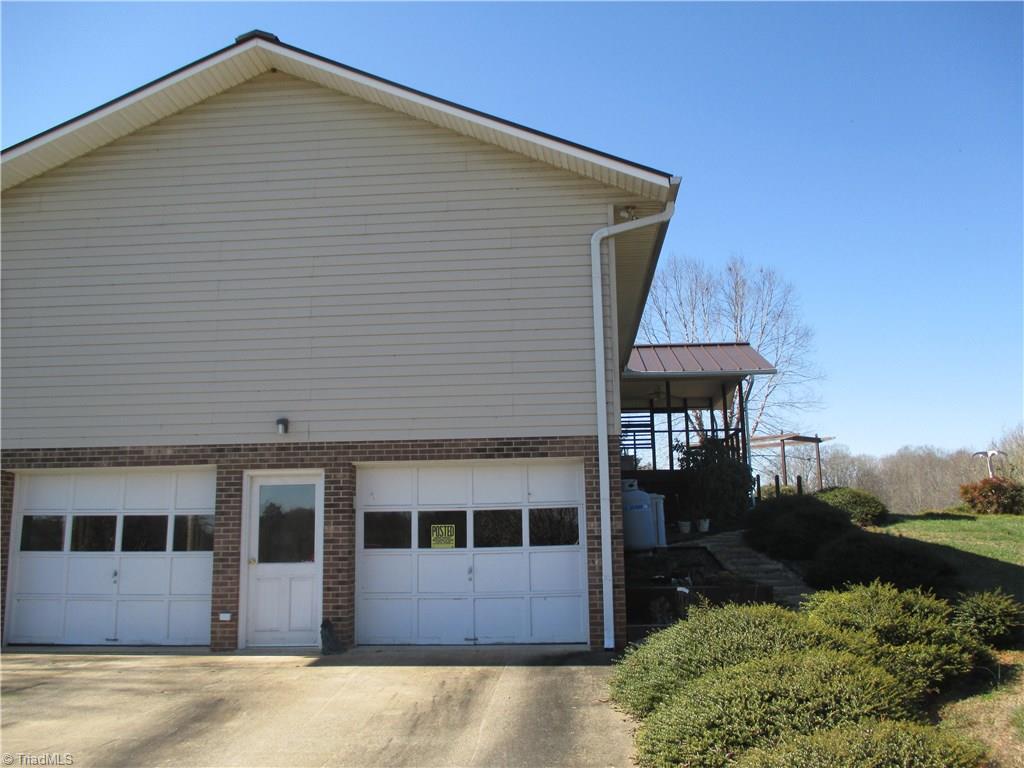 1320 Falcon Road East Bend, NC 27018 - Photo 4 of 30 Gallery Image 4