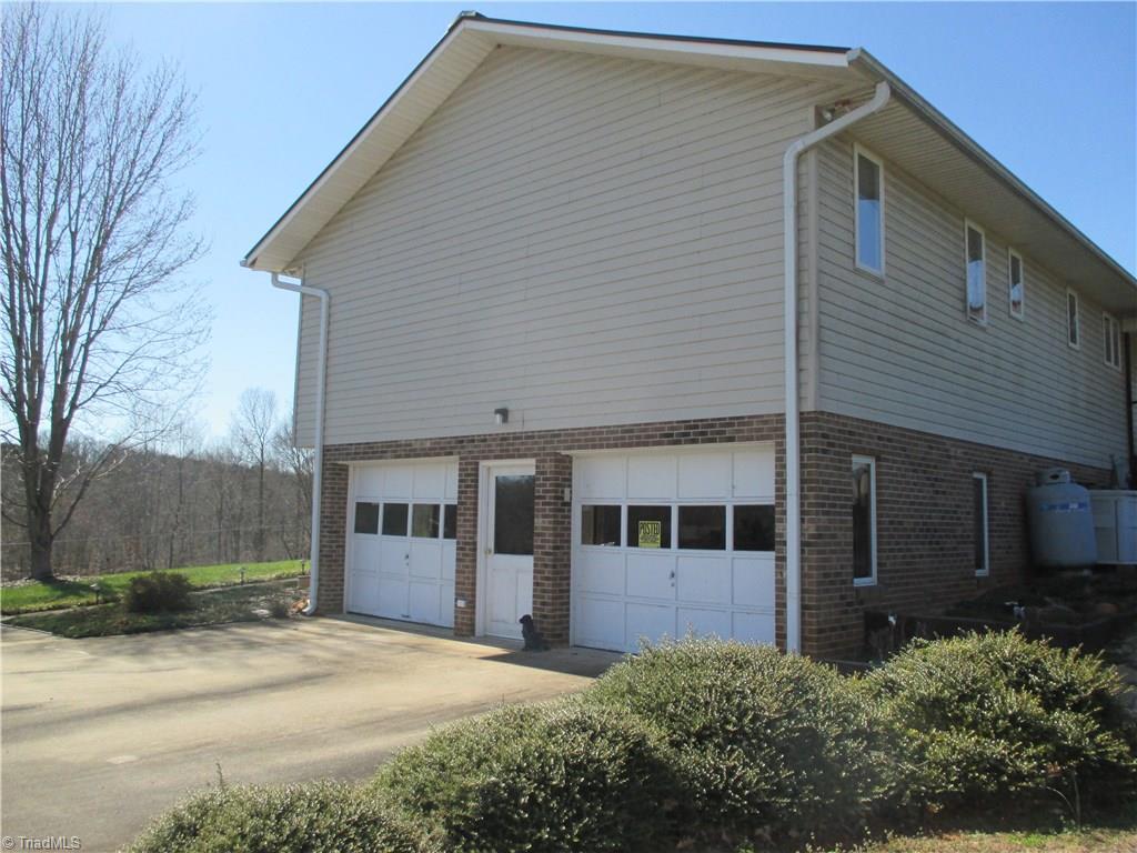 1320 Falcon Road East Bend, NC 27018 - Photo 5 of 30 Gallery Image 5