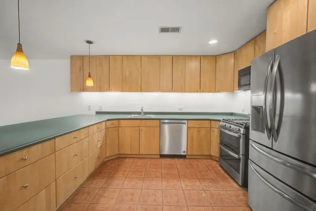 $250,000 | 2947 West Belden Avenue, Unit 1, Chicago, IL 60647