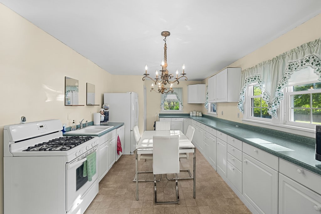 5223 East William Street Road Decatur, IL 62521 - Photo 6 of 19 Gallery Image 6